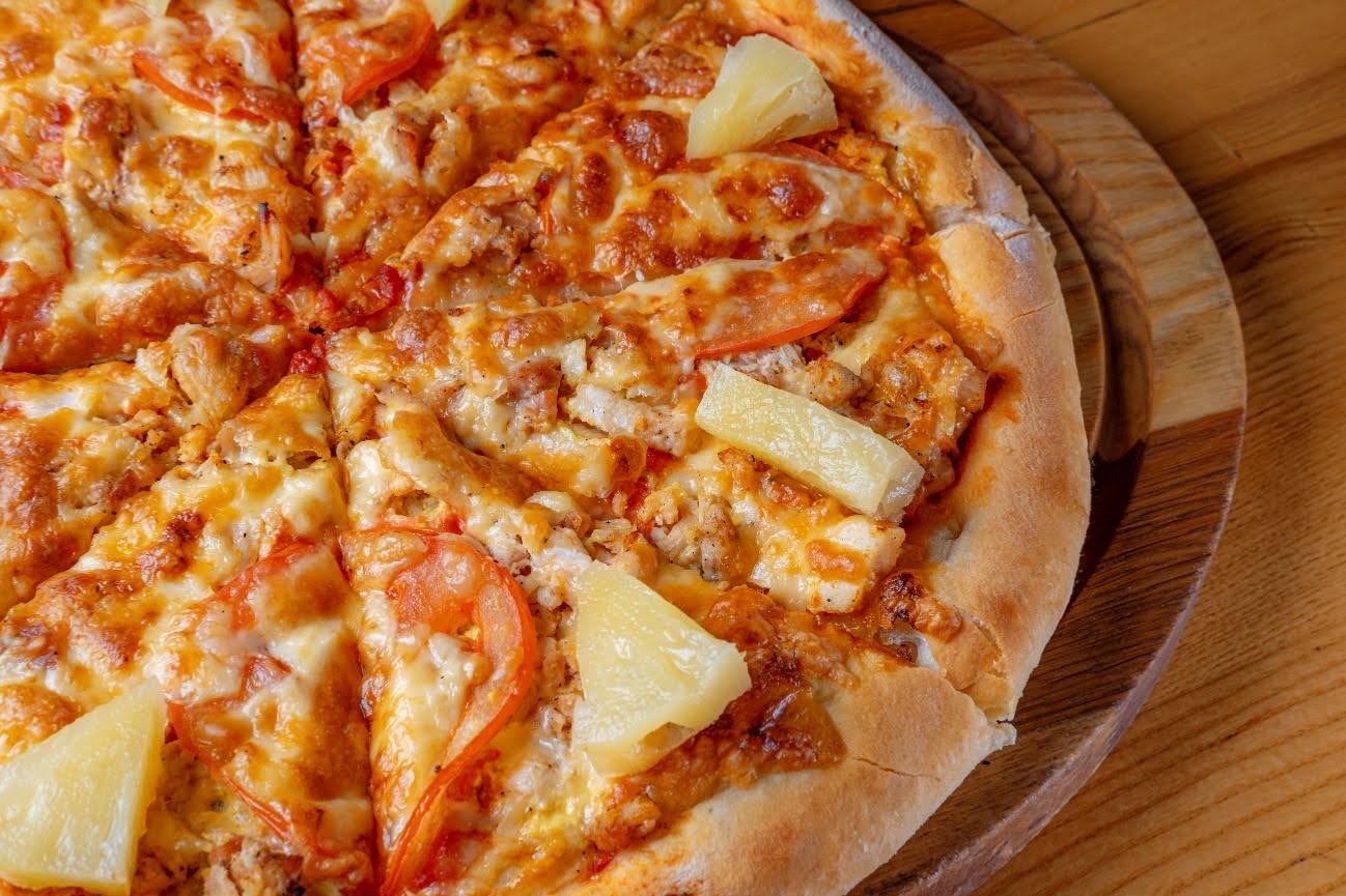 Hawaiian-Style Grilled Chicken Pizza Recipe